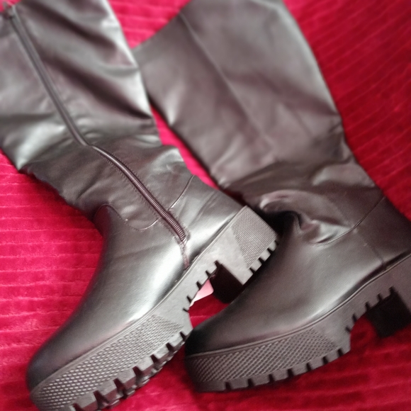 Shoes - Picture 13 of 15